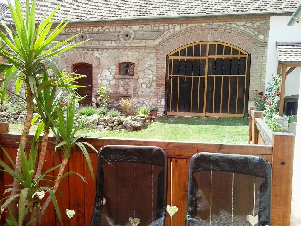 Hotel Levendula Porta Es Pajtaszinhaz Orfű Exterior foto
